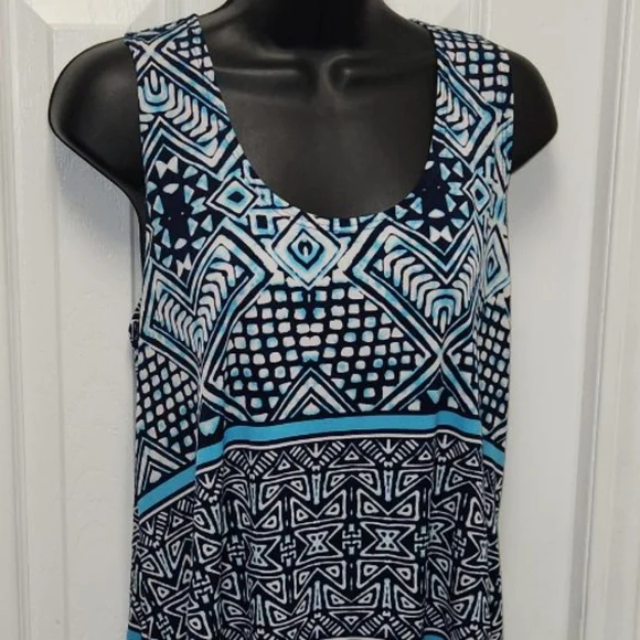 Jostar Geometric Patterned Top - Picture 2 of 8